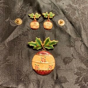 TC holiday brooch/earring set VTG